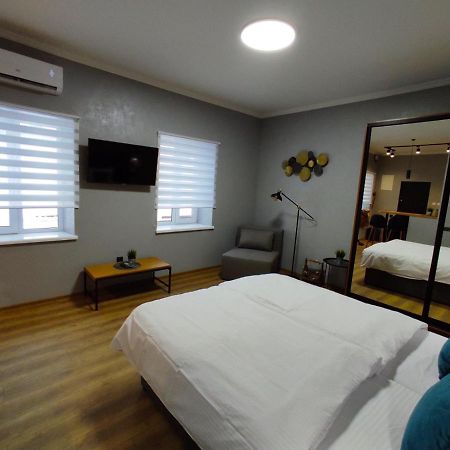 Apart Club Tolstogo Chernivtsi Εξωτερικό φωτογραφία