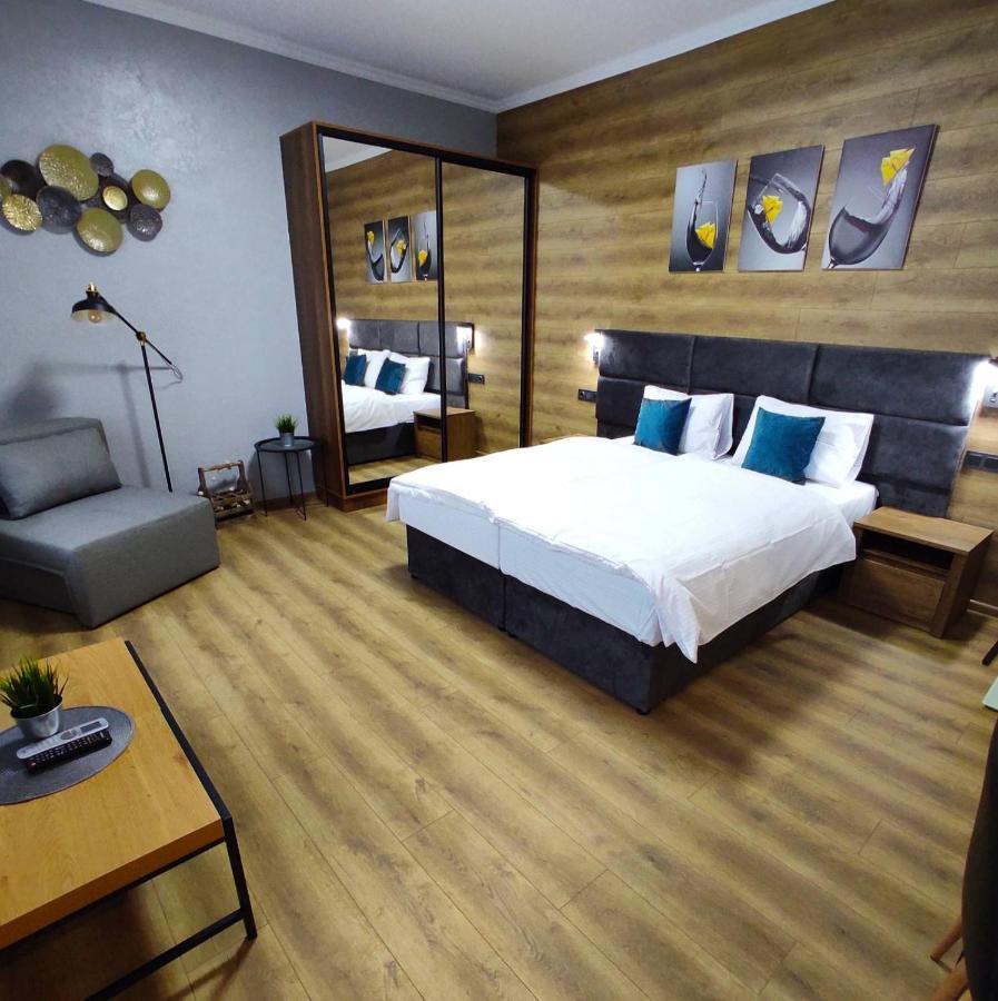 Apart Club Tolstogo Chernivtsi Εξωτερικό φωτογραφία