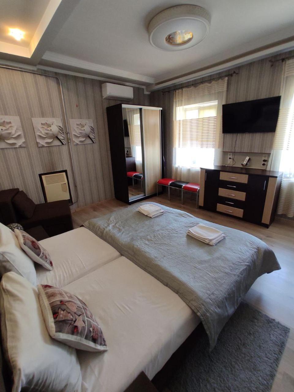 Apart Club Tolstogo Chernivtsi Εξωτερικό φωτογραφία