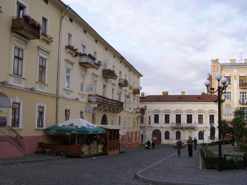 Apart Club Tolstogo Chernivtsi Εξωτερικό φωτογραφία
